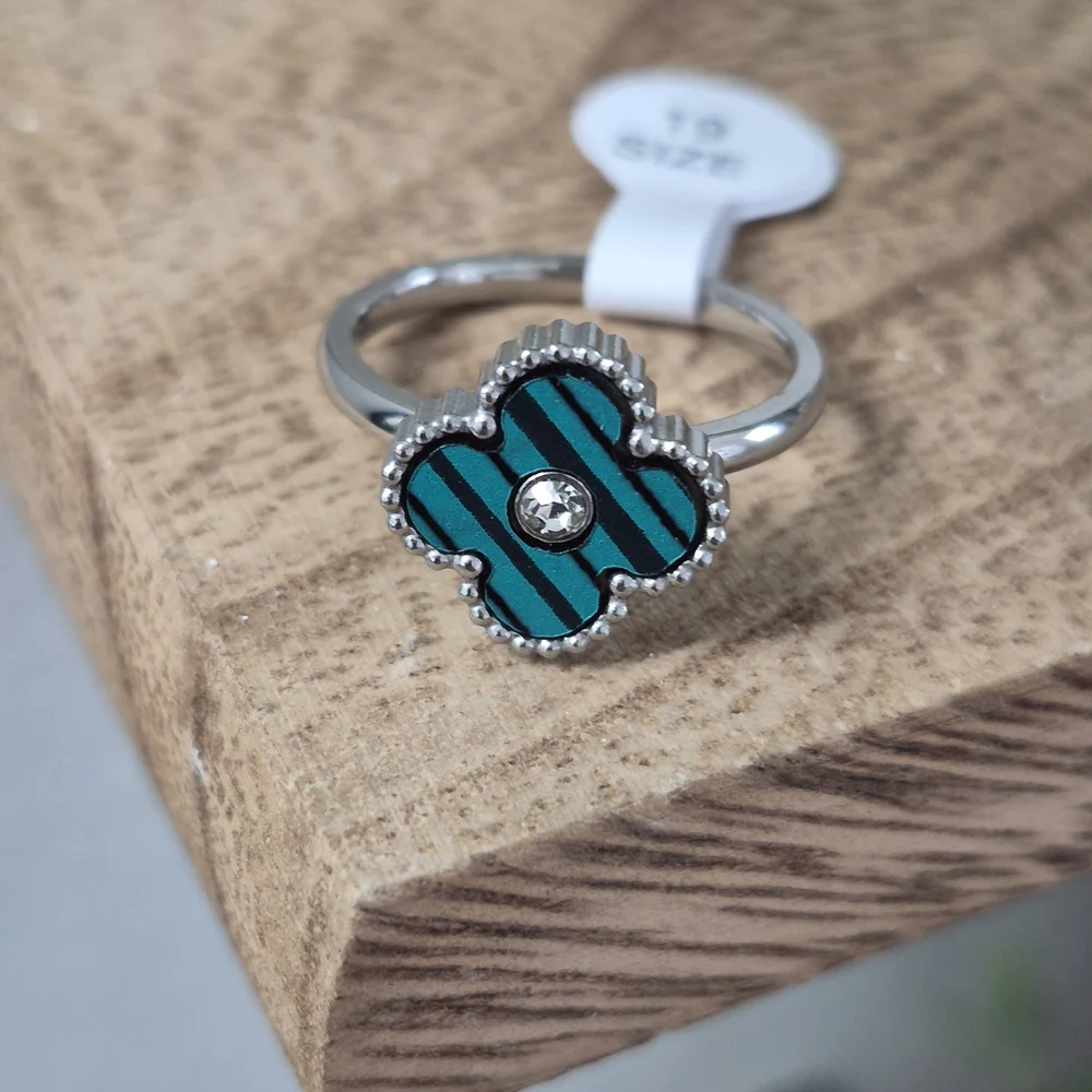 Chic Green Stainless Steel Clover Ring - Size 9